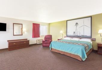 Super 8 by Wyndham Cresco IA allows 18 year olds to book a room