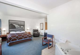 Super 8 by Wyndham Ida Grove allows 18 year olds to book a room