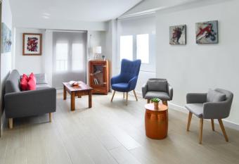 Casa Del Carmen III - Parking incluido allows 18 year olds to book a room