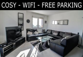 DESIGN APARTMENT Near GENEVA has Balcony rooms