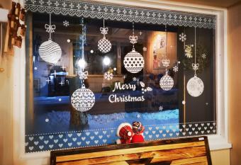 Opopo home           allows 18 year olds to book a room