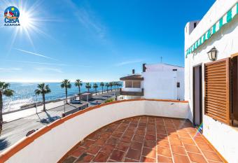 Apartamentos Ibiza Casa Azahar allows 18 year olds to book a room