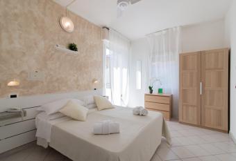 HOTEL JOHN allows 18 year olds to book a room