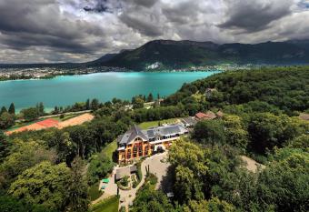 Les Tr  soms Lake and Spa Resort has Balcony rooms