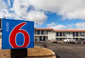 Motel 6 Show Low Az allows 18 year olds to book a room