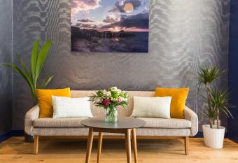 le paris brest hotel allows 18 year olds to book a room