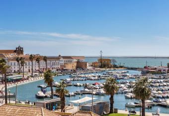 Marina Penthouse Faro Center allows 18 year olds to book a room