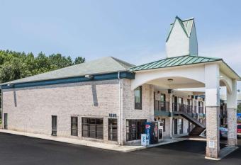 Brentwood Inn & Suites has Smoking rooms