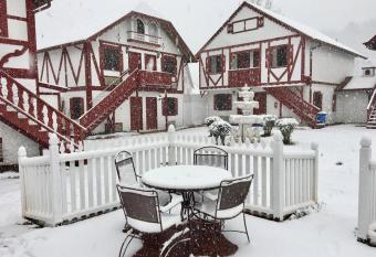 Alpine Village Inn has Balcony rooms