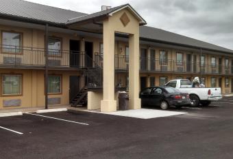 Relax Inn Heth has Balcony rooms