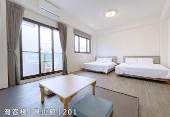 Yuanshan Dahu Homestay has Balcony rooms