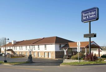 Travelodge Inn & Suites by Wyndham Muscatine has Smoking rooms