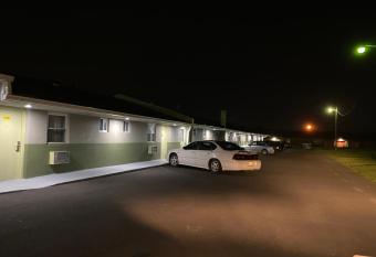 Red Carpet Inn And Suites allows 18 year olds to book a room