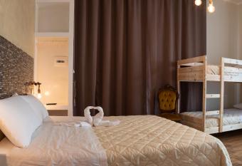 Cairoly Rooms has Balcony rooms