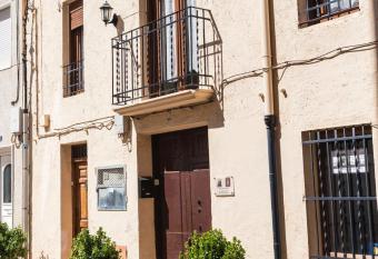 EL TEULAR DE CARMEN allows 18 year olds to book a room