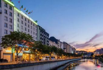 H  tel Christina Lourdes allows 18 year olds to book a room