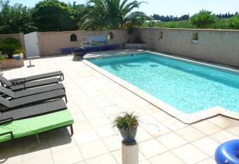 Maison de 3 chambres avec piscine partagee jardin amenage et wifi a Saint Laurent de la Salanque a 3 km de la plage has Balcony rooms