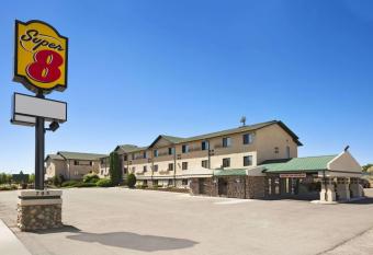 Super 8 by Wyndham Idaho Falls has Smoking rooms