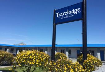 Travelodge by Wyndham Crescent City allows 18 year olds to book a room