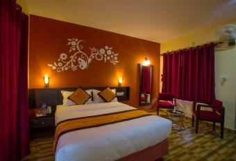 Vision Safari Pvt Ltd has Smoking/Balcony rooms