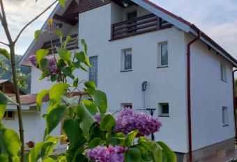 Complex de Pensiuni si Casute la Munte-Ceahlau allows 18 year olds to book a room