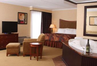 Best Western Plus Oswego Hotel and Conference Center has rooms with a private hot tub