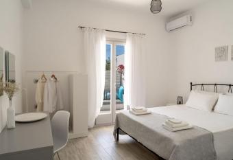 Villa Makrilis allows 18 year olds to book a room
