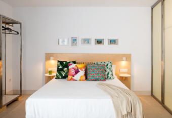 Apartamentos y estudios c  ntricos Conil Home Suite allows 18 year olds to book a room