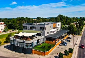 Hotel Krist  ly Konferencia & Wellness has Balcony rooms