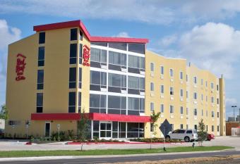 Red Roof Inn & Suites Beaumont allows 18 year olds to book a room