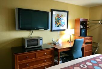 Super 8 by Wyndham Union Gap Yakima Area allows 18 year olds to book a room