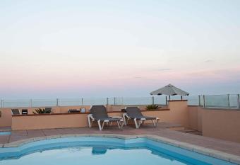 Hotel Port Marine allows 18 year olds to book a room