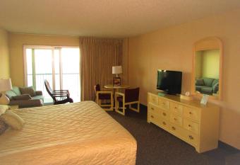 Americana Hotel Boardwalk has rooms with a private hot tub