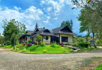 Designer Villa Tokyo has Balcony rooms