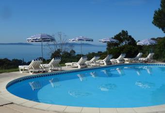 Azur Hotel has Balcony rooms