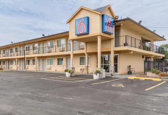 Motel 6 Oshkosh allows 18 year olds to book a room