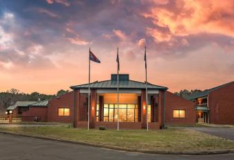 Studios and Suites 4 Less Emporia allows 18 year olds to book a room