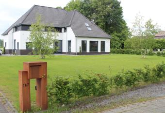 De Weije Wereld has Balcony rooms