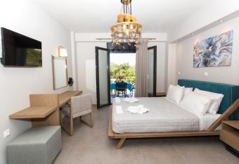 Moonline Maisonettes & Apartments has Balcony rooms