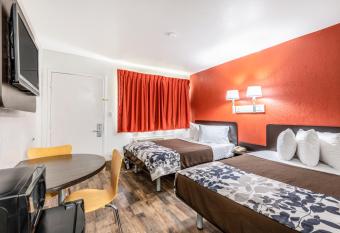 Rodeway Inn has Smoking rooms