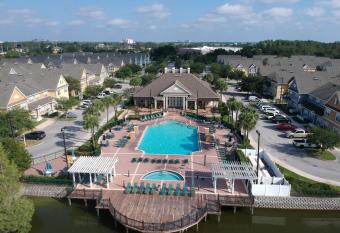 Kissimmee 3bed Villa Near Disney allows 18 year olds to book a room