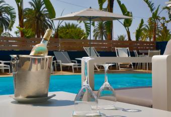 Hotel Napol  on has Balcony rooms