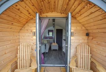 Tigh Beag na h aibhne allows 18 year olds to book a room