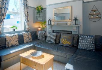 The Clifford Gathering York - Sleeps Up To 10 allows 18 year olds to book a room