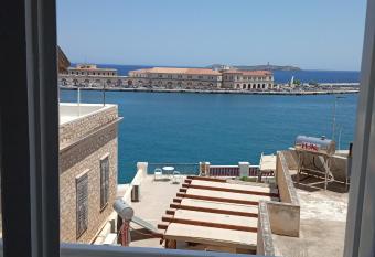 ERRIKA has Balcony rooms