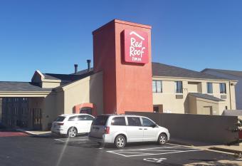 Red Roof Inn Branson allows 18 year olds to book a room