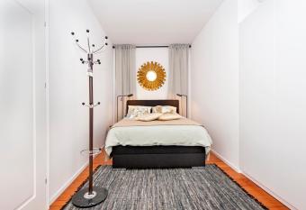 Apartments Sea View - Sunrise and Maremonte allows 18 year olds to book a room