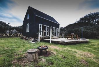 Kakariki Cottage allows 18 year olds to book a room