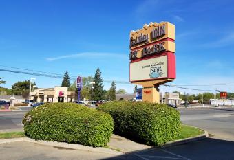 Gridley Inn & RV Park has Smoking rooms