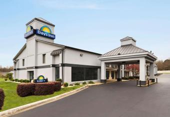 Days Inn by Wyndham Rock Hill has Smoking rooms